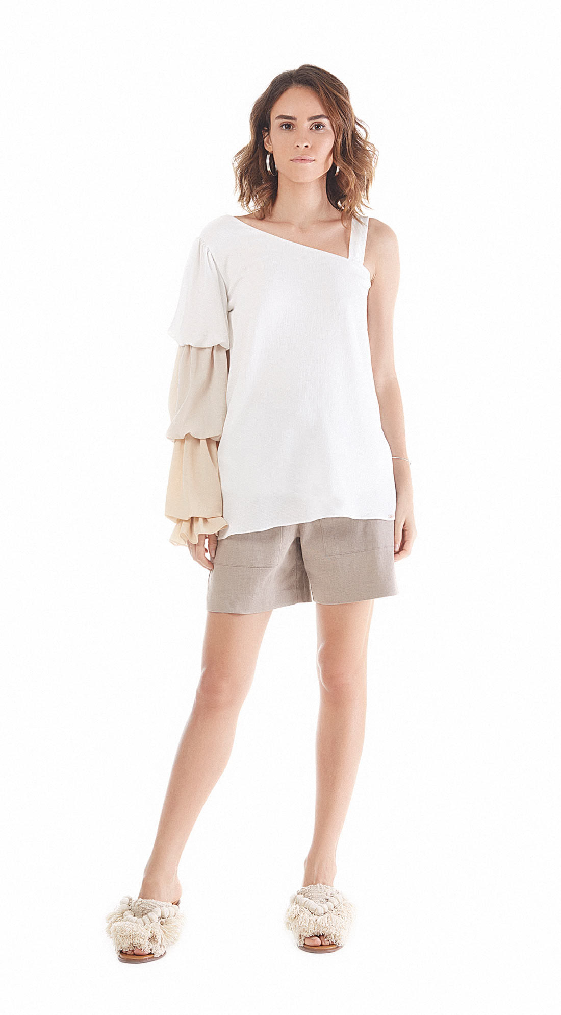 Blusa Ombro So Manga Longa Com Babado Off White Maria Valentina